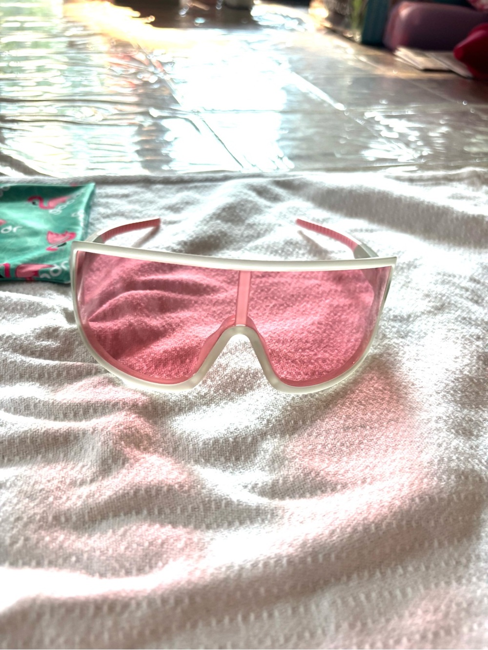 NWOT goodr Pink Polarized Sport Sunglasses and Flamingo Pouch Adult Size - Picture 4 of 13
